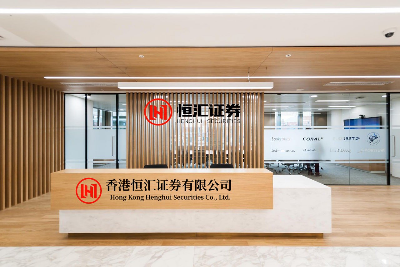 领航配资 四位妻子、全家移居、正师级待遇，潘长江身上哪些标签属实？