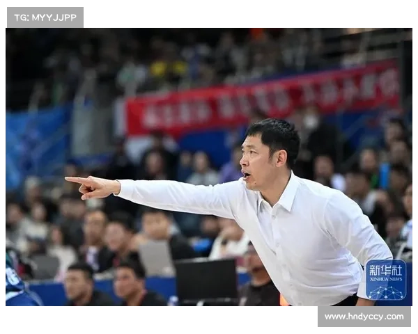 张庆鹏高度评价大卫詹姆斯全力以赴的拼搏精神与比赛态度